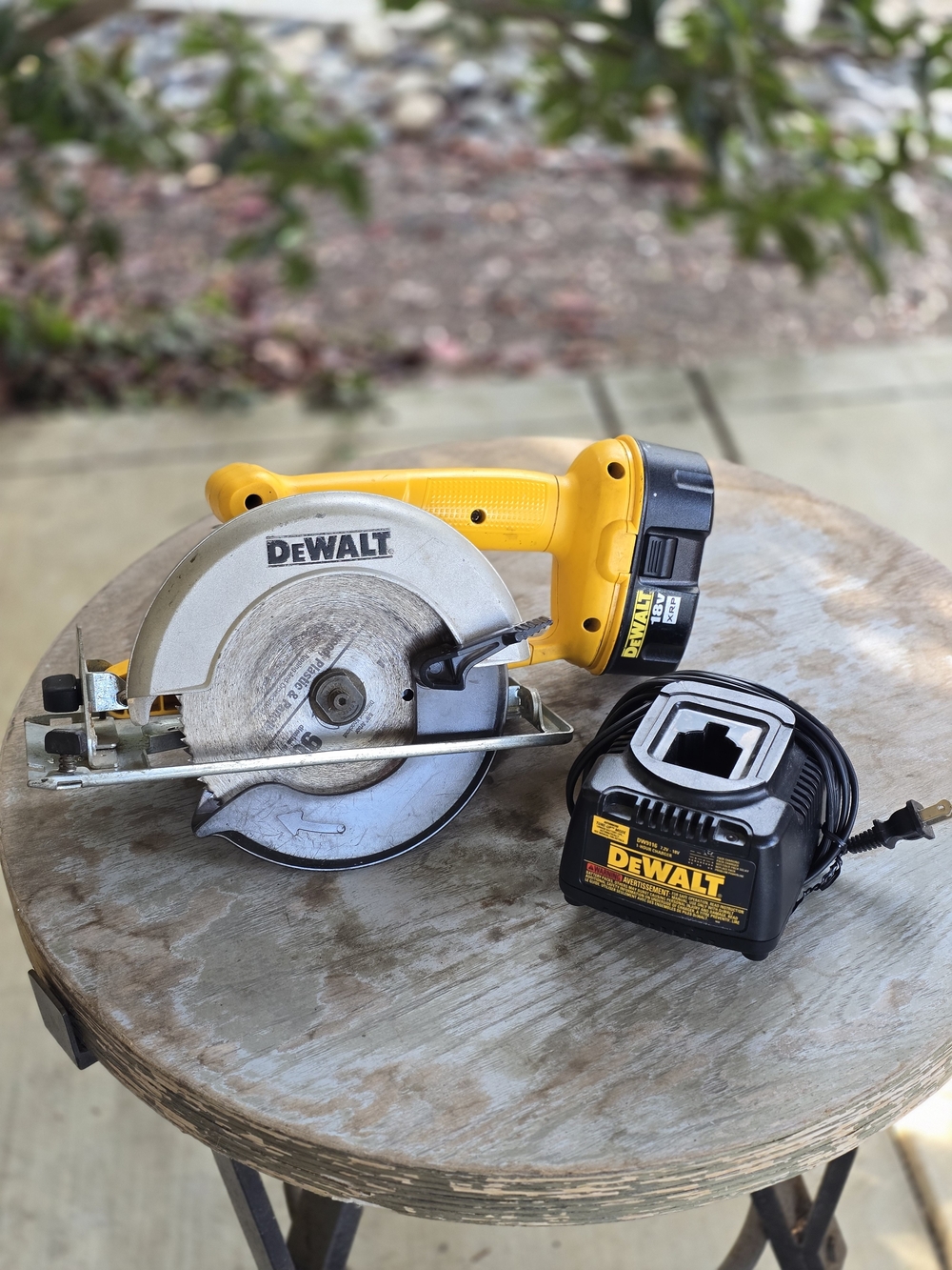 DEWALT DW939 18V 6-1/2" Cordless Saw